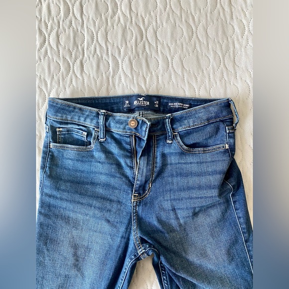 Hollister Jeans (2) - Picture 2 of 9